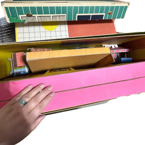1962 Barbie Dream House - Picture 2 of 3